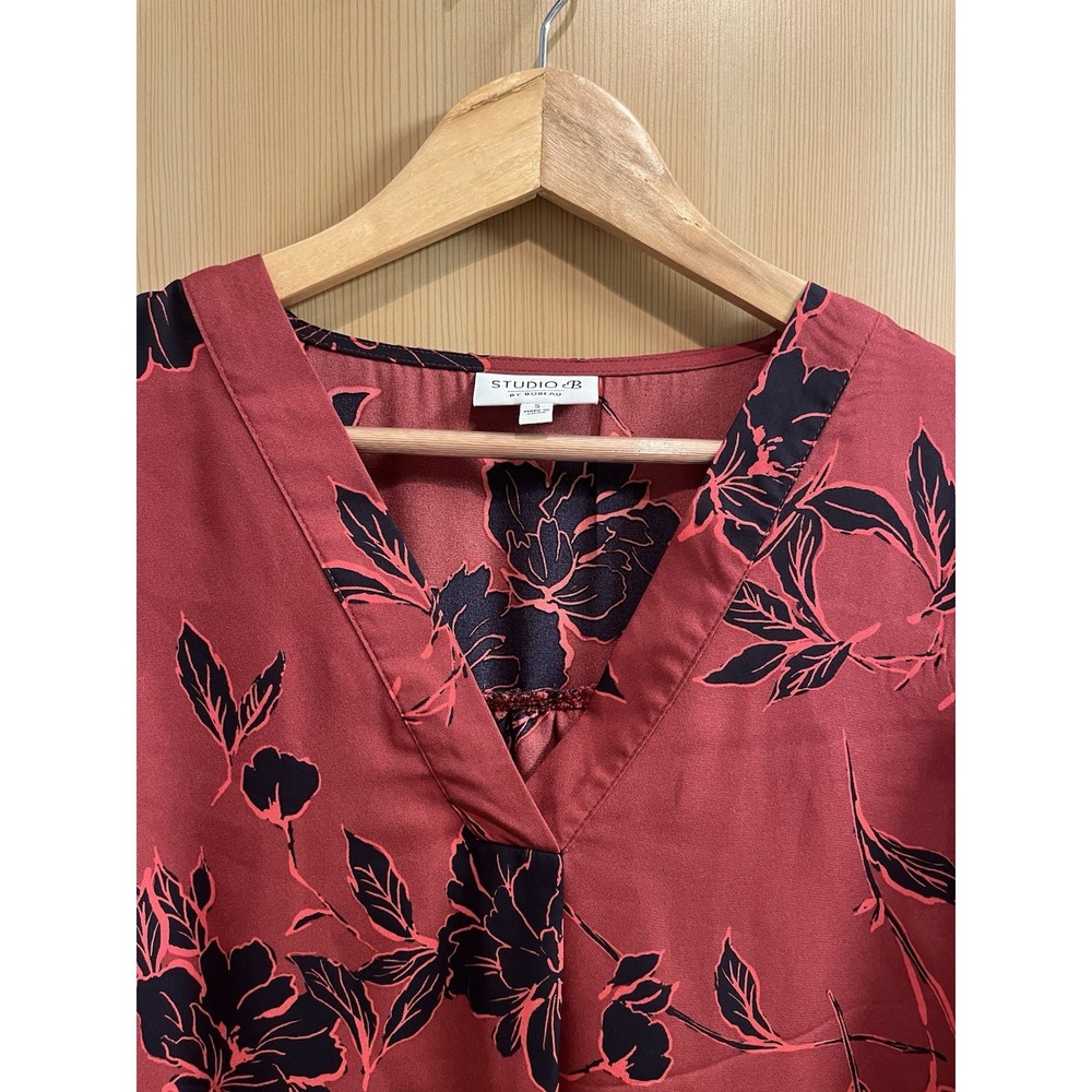 Studio B Bobeau Red & Black Floral Blouse Long Sleeve V-Neck Sz S Valentine's - Picture 4 of 9